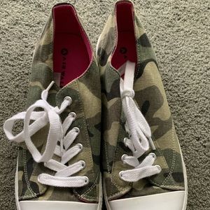 Camouflage Airwalk Sneakers Size 9
